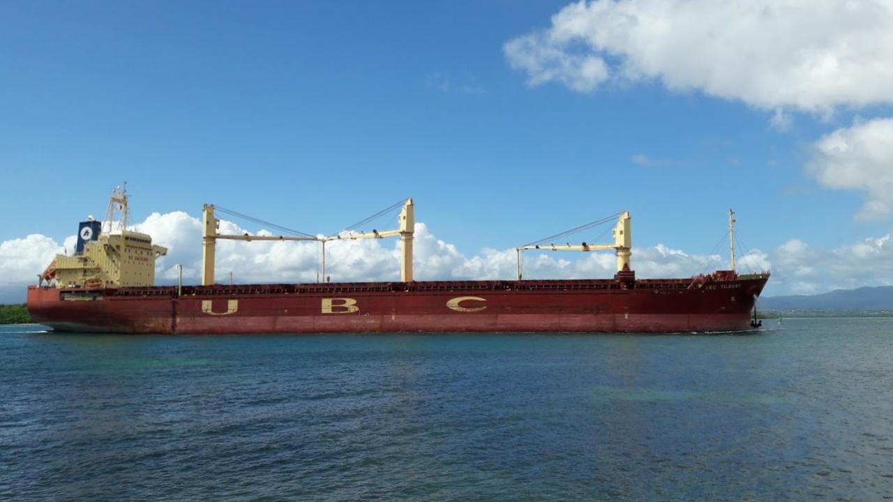 Cargo dans le port de Pointe A Pitre