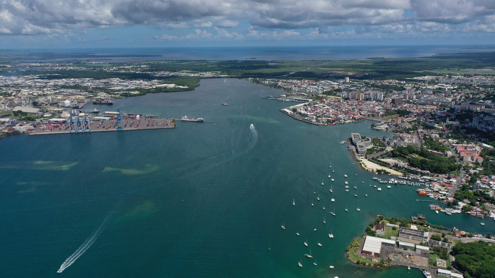 Port et rivière salée